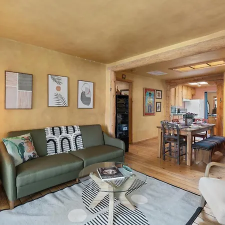 Adorable Centrally Located! Santa Fe