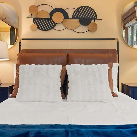 Adorable Centrally Located! *