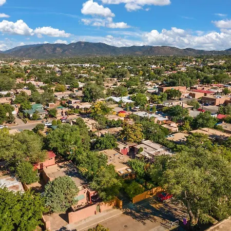 Adorable Centrally Located!