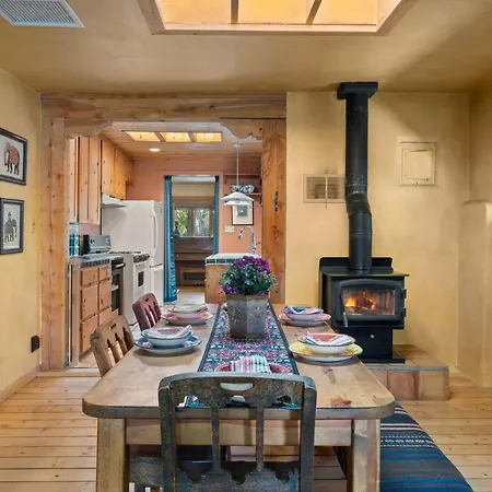 Adorable Centrally Located! *