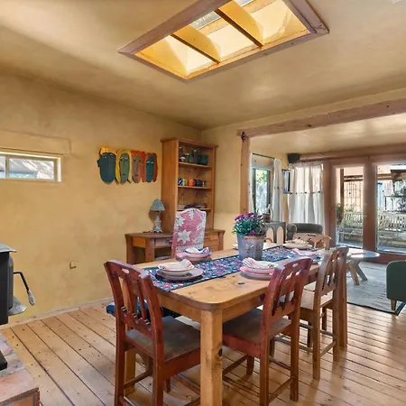 Adorable Centrally Located! * Santa Fe
