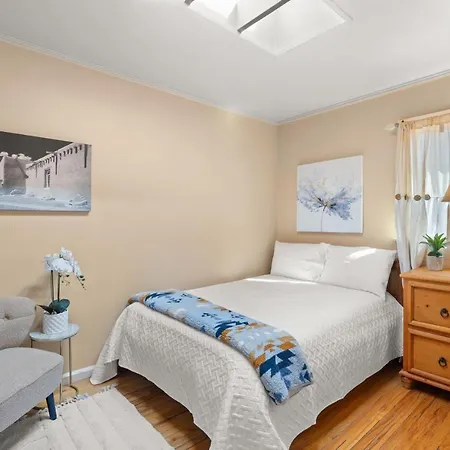 Adorable Centrally Located! * Santa Fe