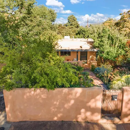 Adorable Centrally Located! *
