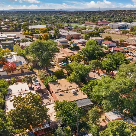 Adorable Centrally Located! *